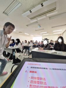 学校の先生もしてるんです🏫
